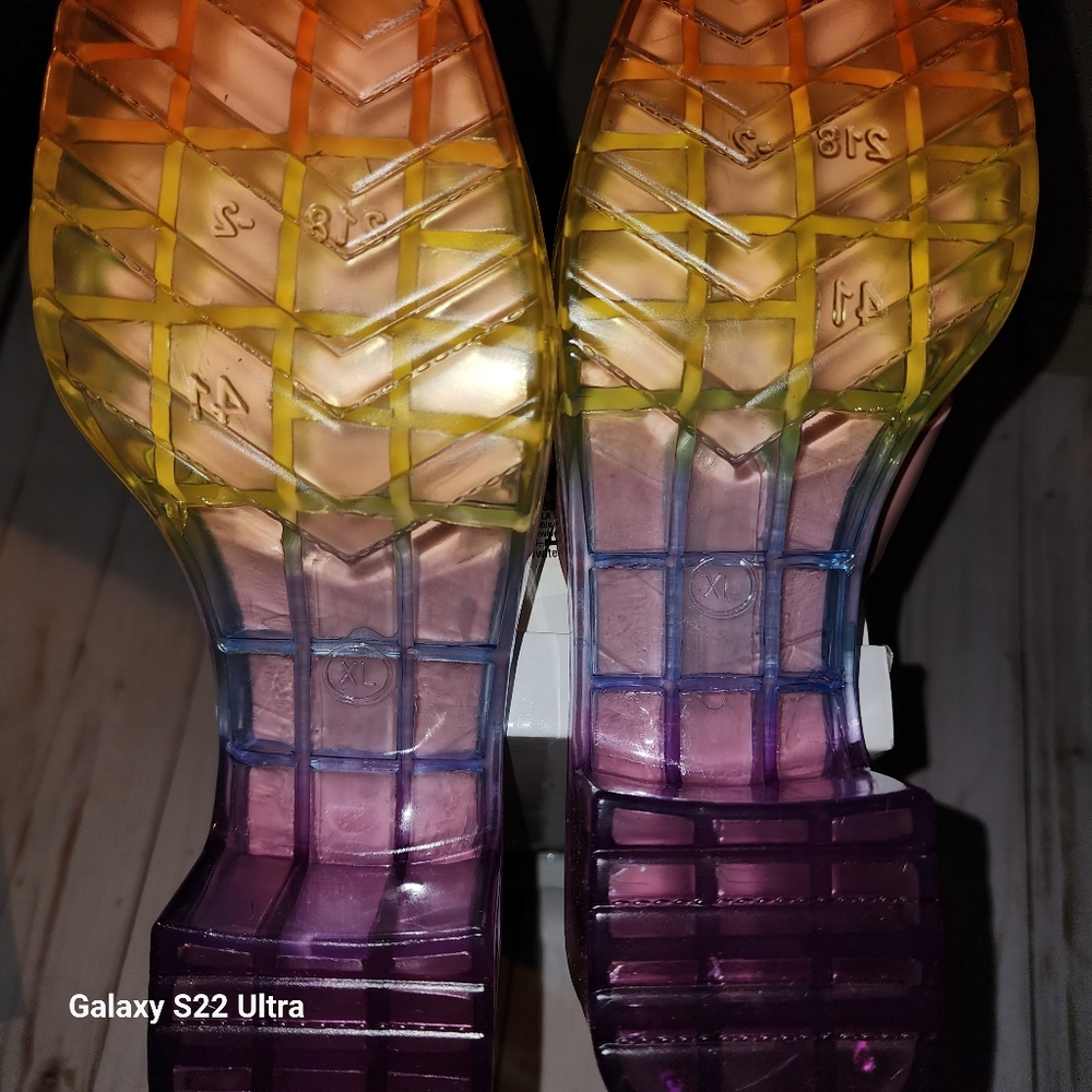 Filp Flops - Picture 3 of 11